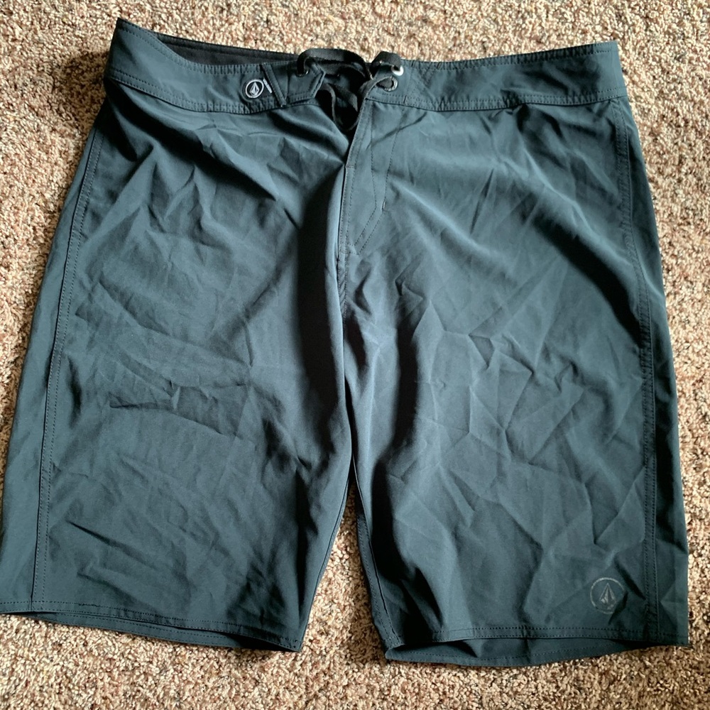 Men’s L Volcom Hybrid Shorts